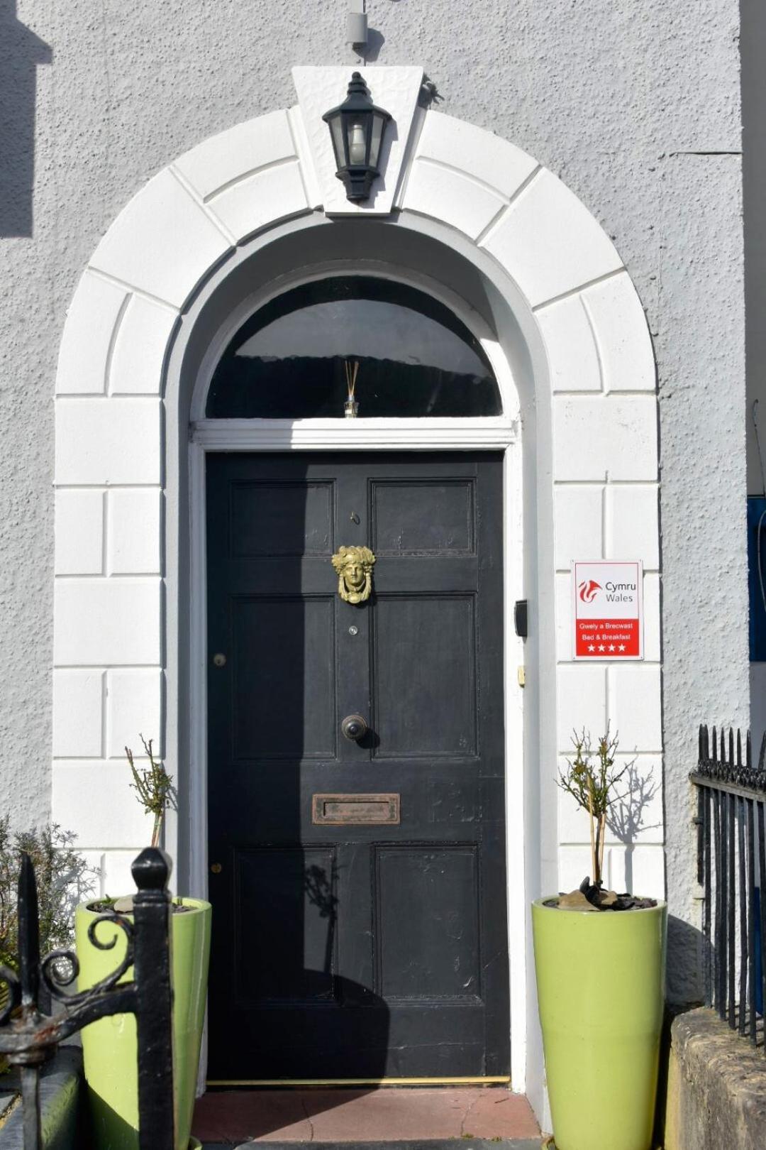 Eaton House Hotel Пембрук Екстериор снимка