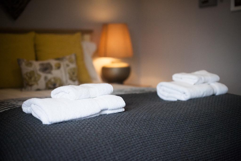 Eaton House Hotel Пембрук Екстериор снимка